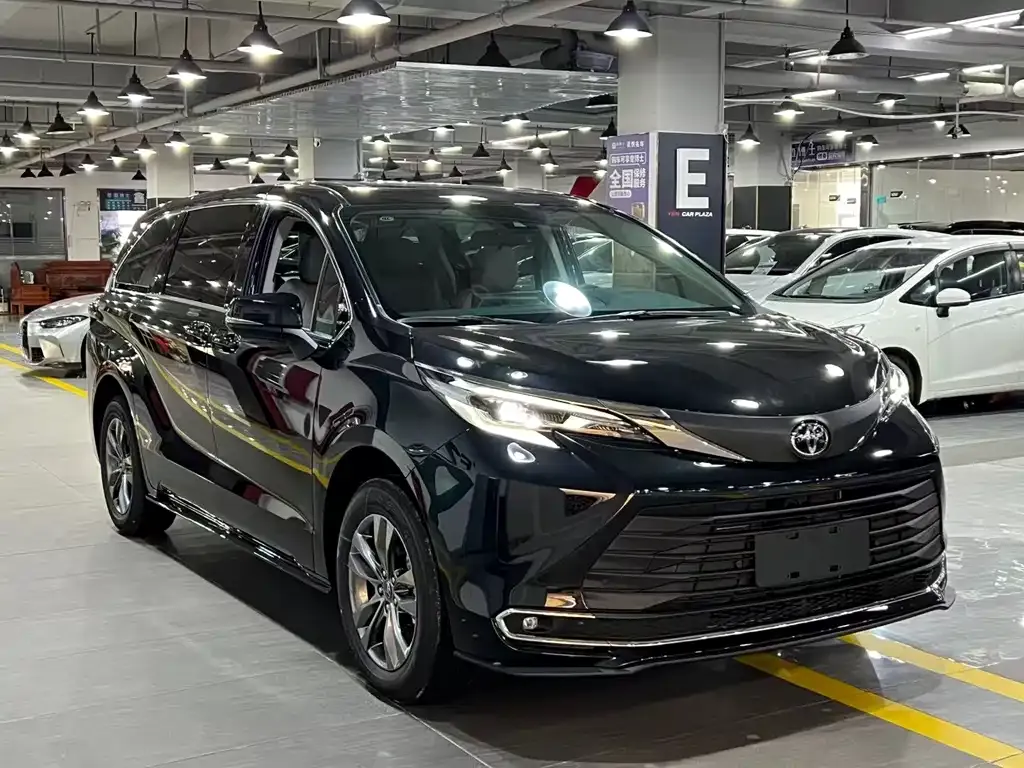Toyota Sienna — фото 10
