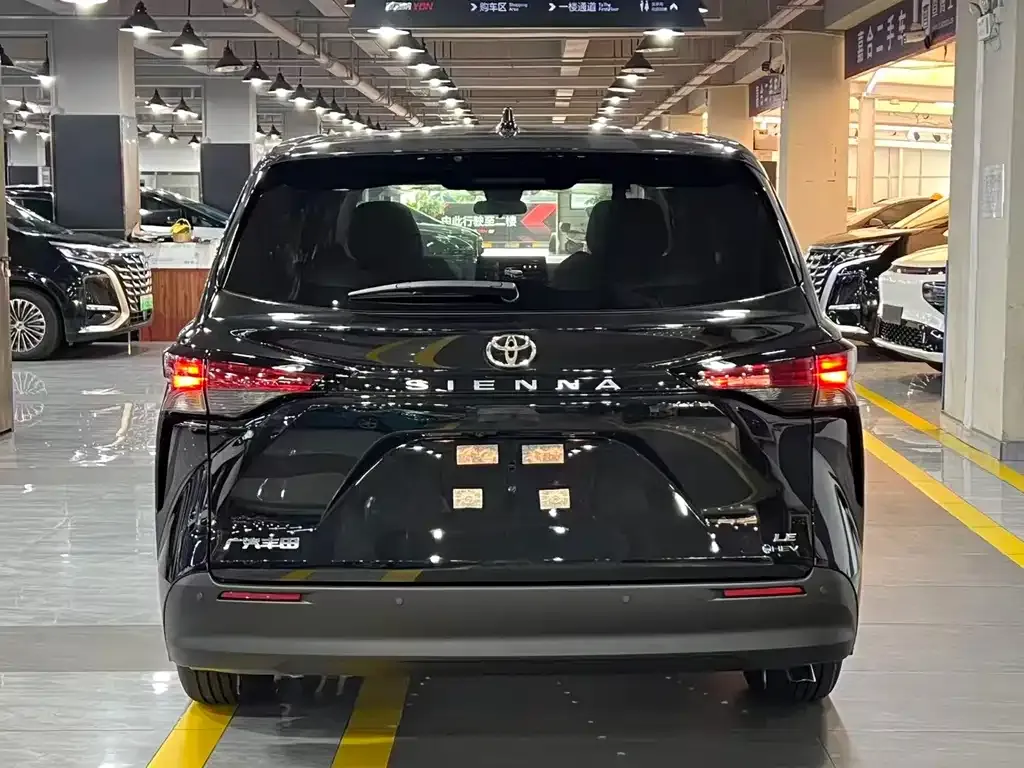 Toyota Sienna — фото 6
