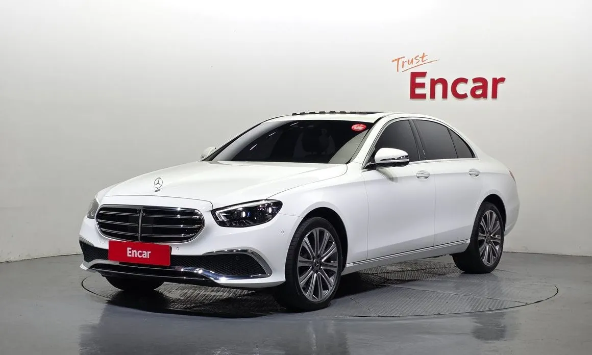 Mercedes-Benz E-Class — фото 1
