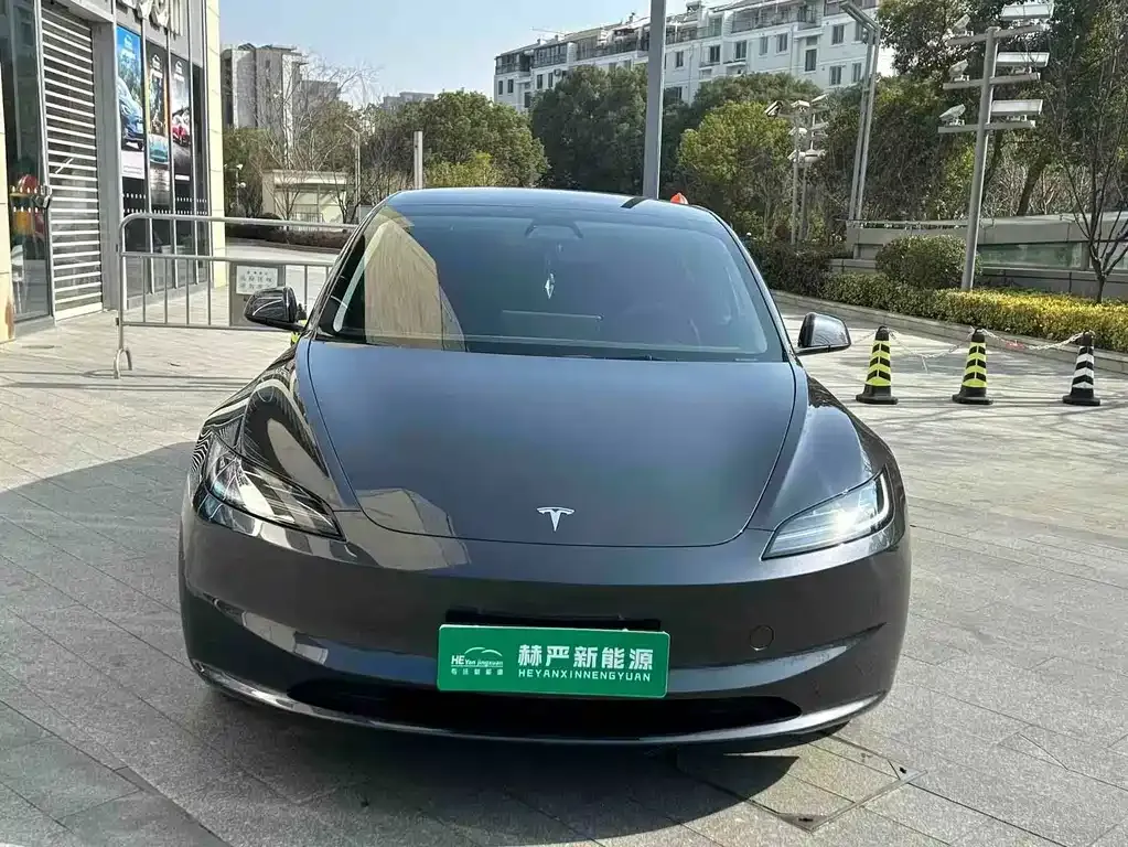 Tesla Model 3 — фото 5