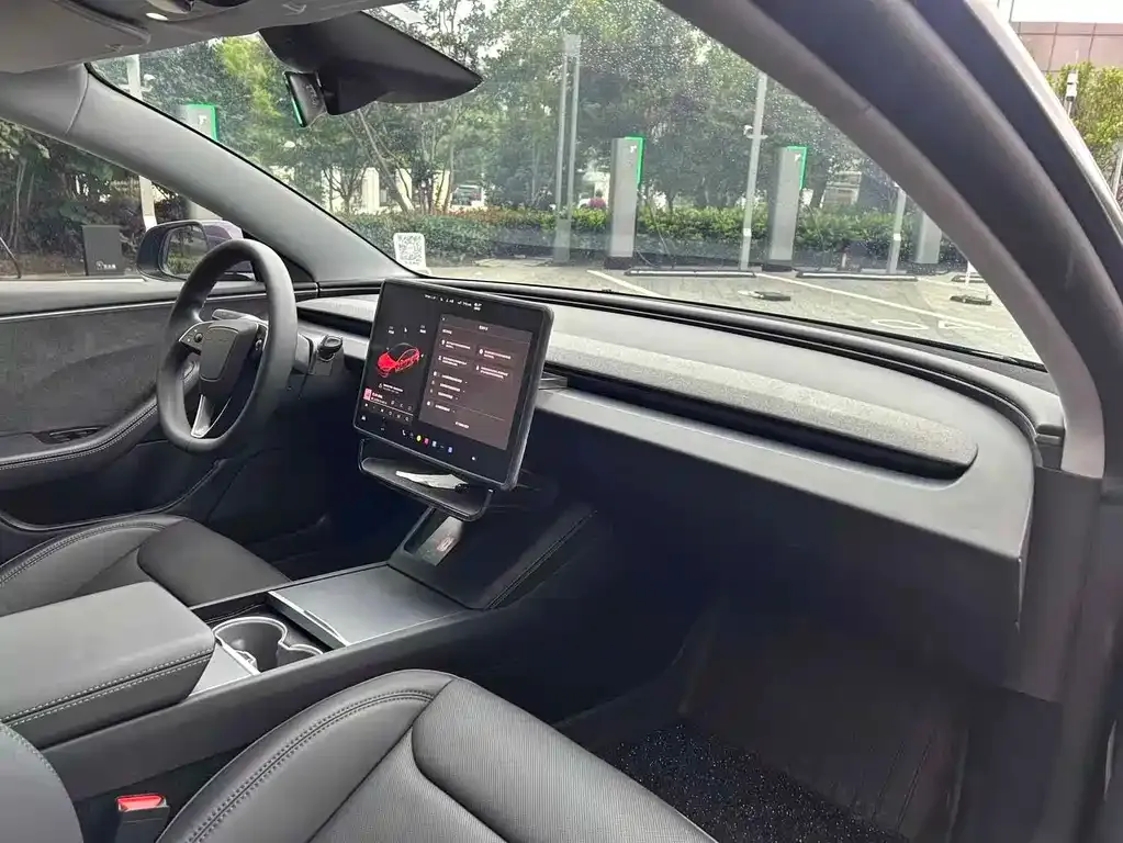 Tesla Model 3 — фото 2