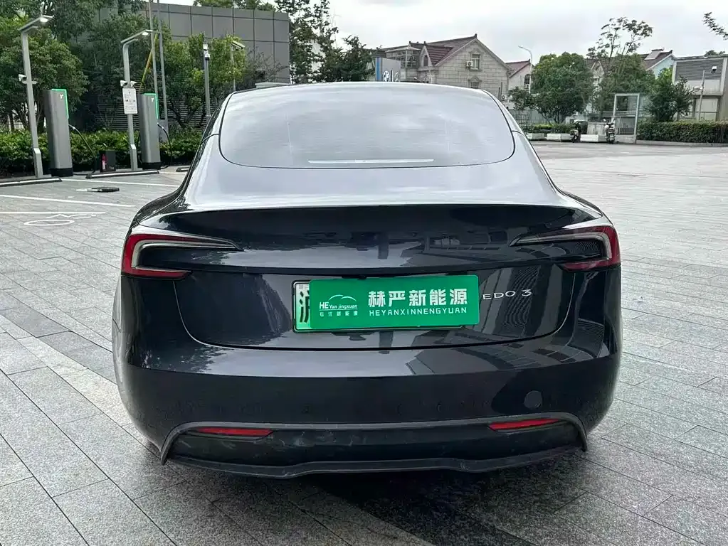 Tesla Model 3 — фото 3