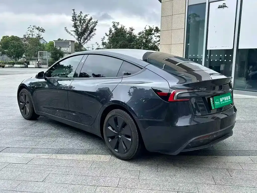 Tesla Model 3 — фото 6