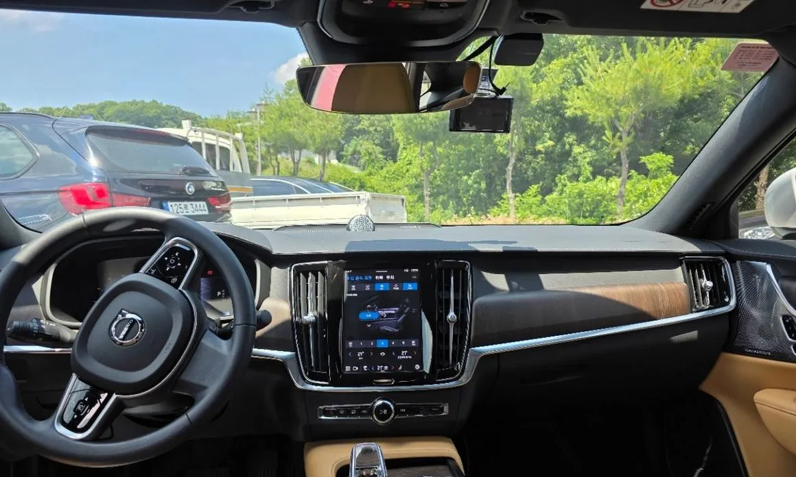 Volvo S90 2023 из KR, фото 2