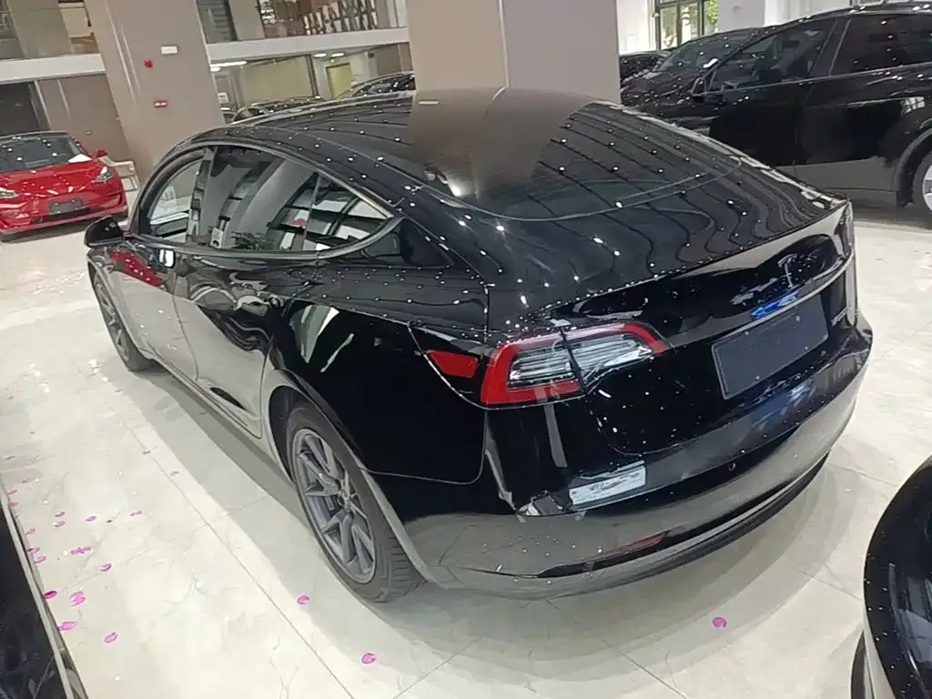 Tesla Model 3 — фото 3