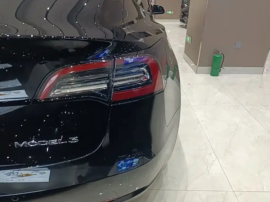 Tesla Model 3 — фото 8