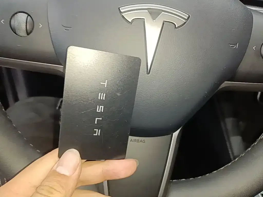 Tesla Model 3 — фото 5