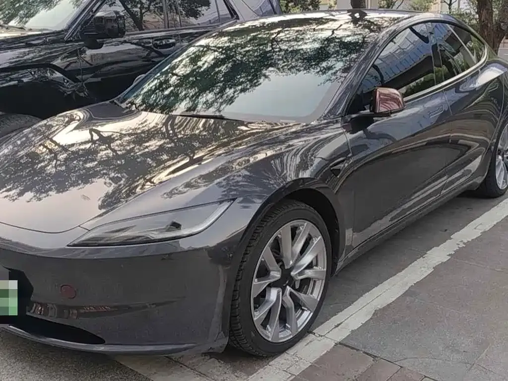 Tesla Model 3 — фото 1
