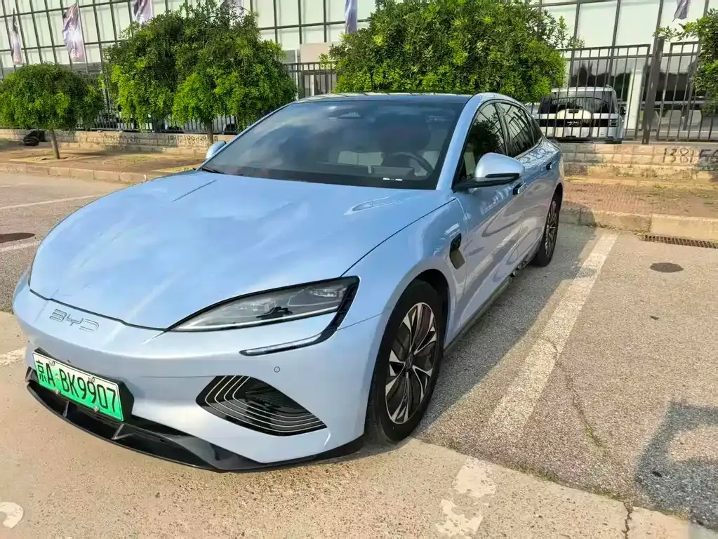 BYD Seal — фото 1