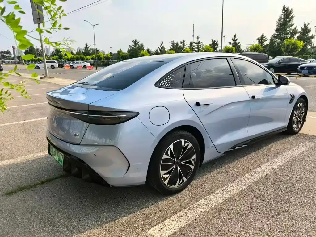 BYD Seal — фото 9