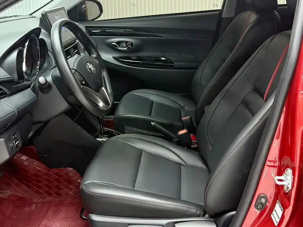 Toyota Yaris L — фото 9