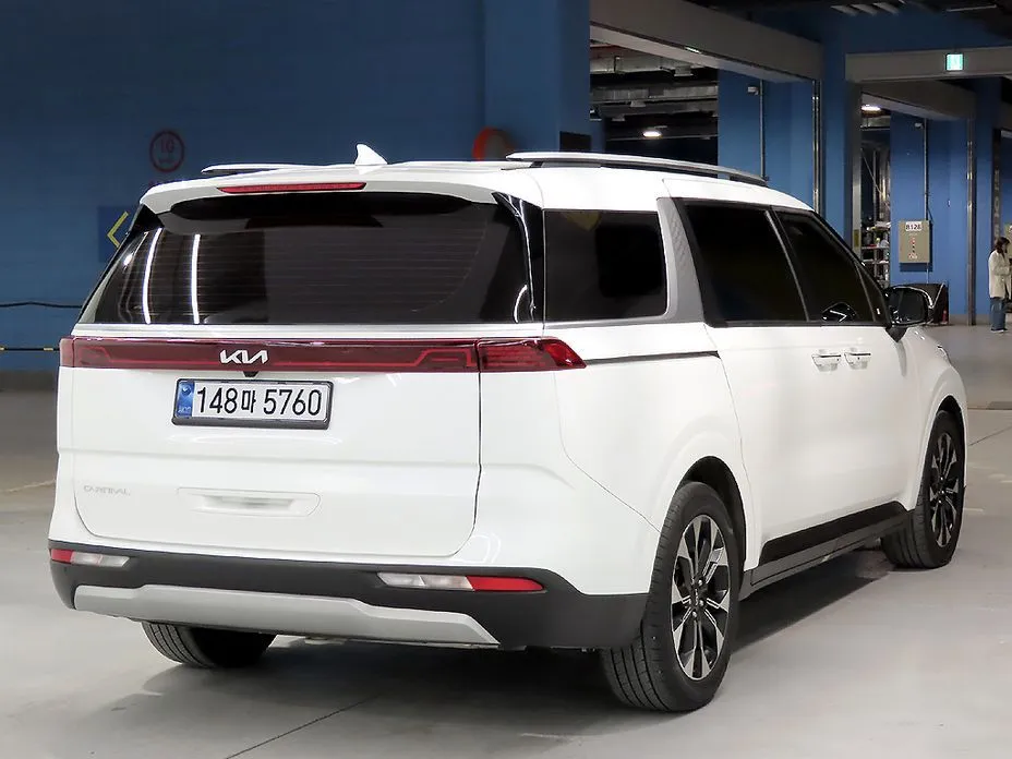 Kia Carnival — фото 10