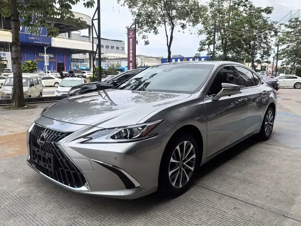 Lexus ES — фото 1