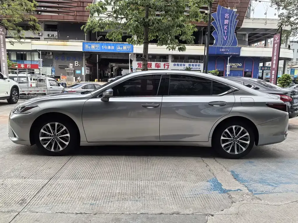 Lexus ES — фото 10