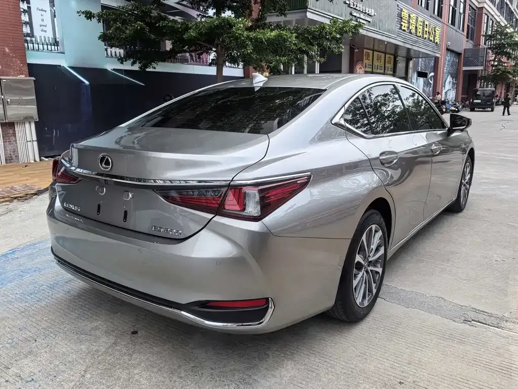 Lexus ES — фото 5