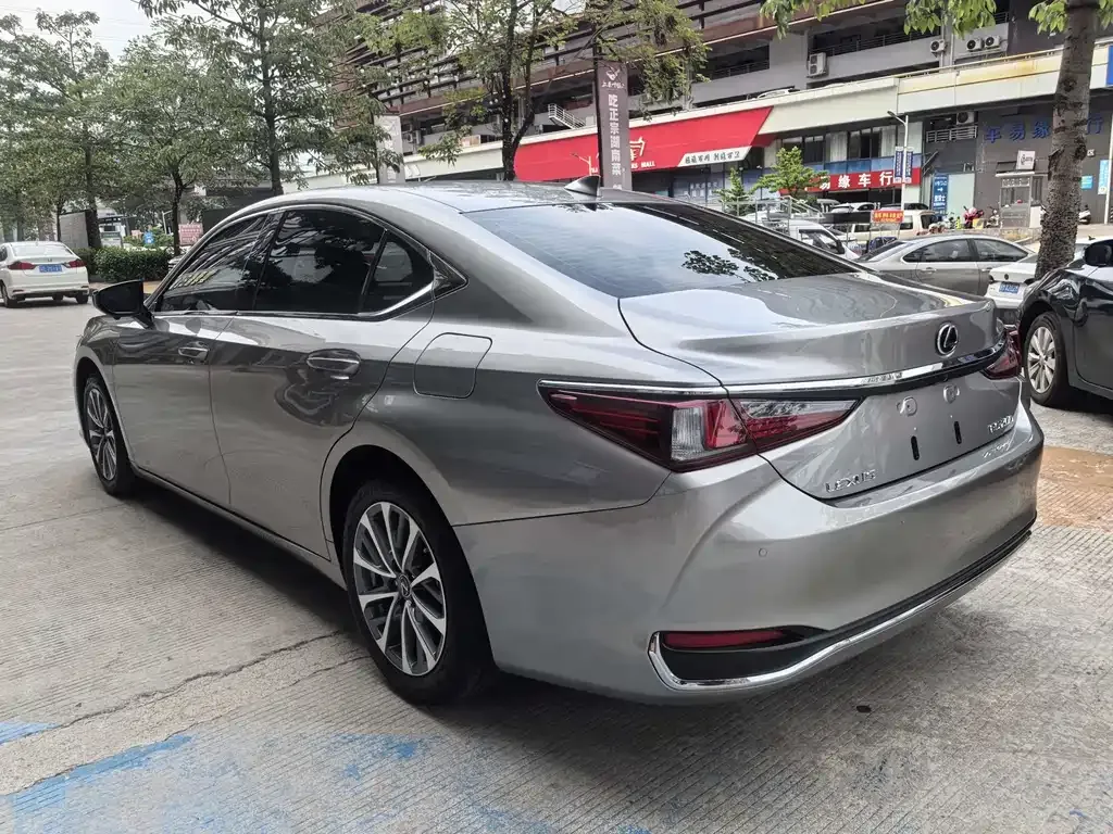 Lexus ES — фото 9