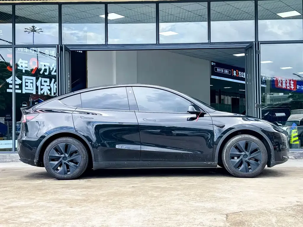 Tesla Model Y — фото 8