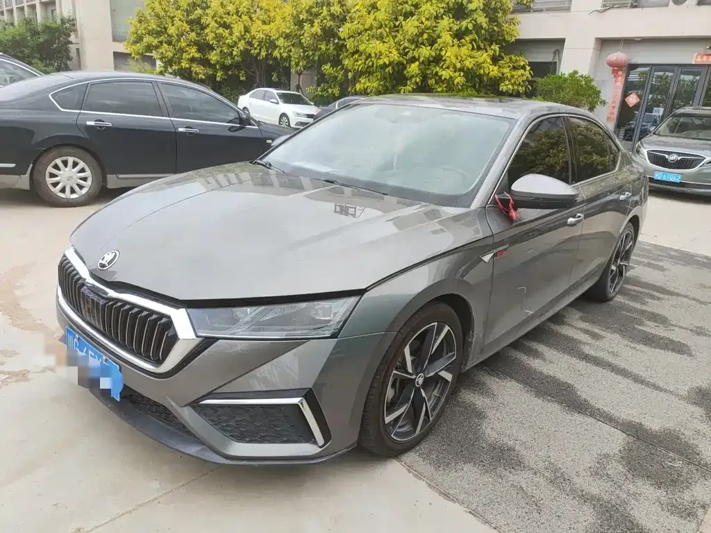 Skoda Octavia — фото 1