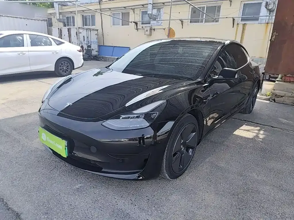 Tesla Model 3 — фото 1