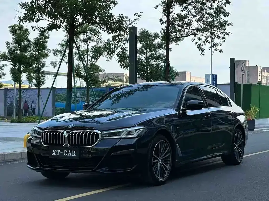 BMW 5 Series — фото 1