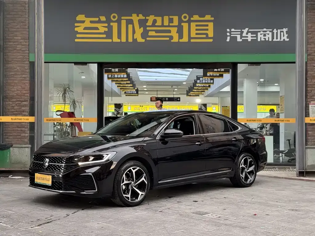 Volkswagen Passat — фото 1