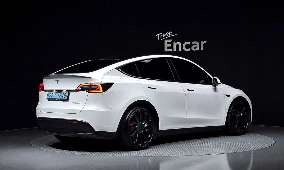 Tesla Model Y 2021 из KR, фото 2
