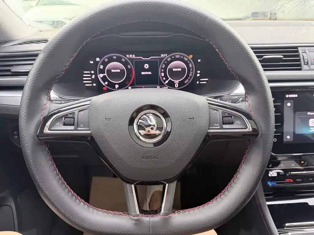 Skoda Superb — фото 10