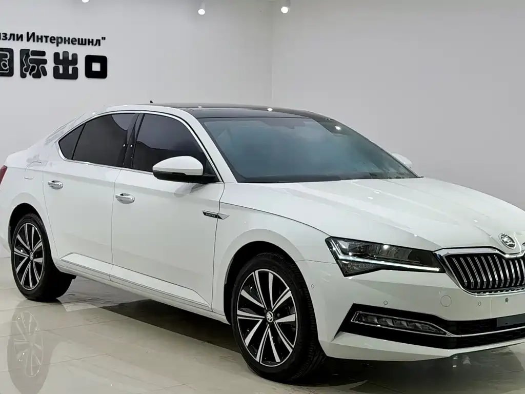 Skoda Superb — фото 7