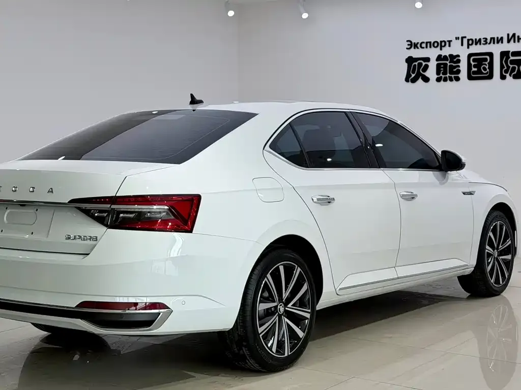 Skoda Superb — фото 3