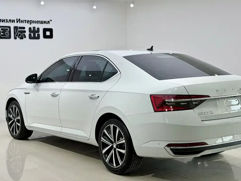 Skoda Superb — фото 6