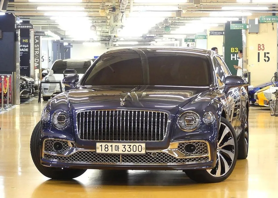 Bentley Flying Spur — фото 3