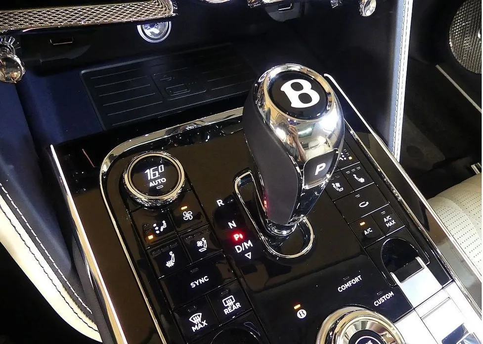 Bentley Flying Spur — фото 4