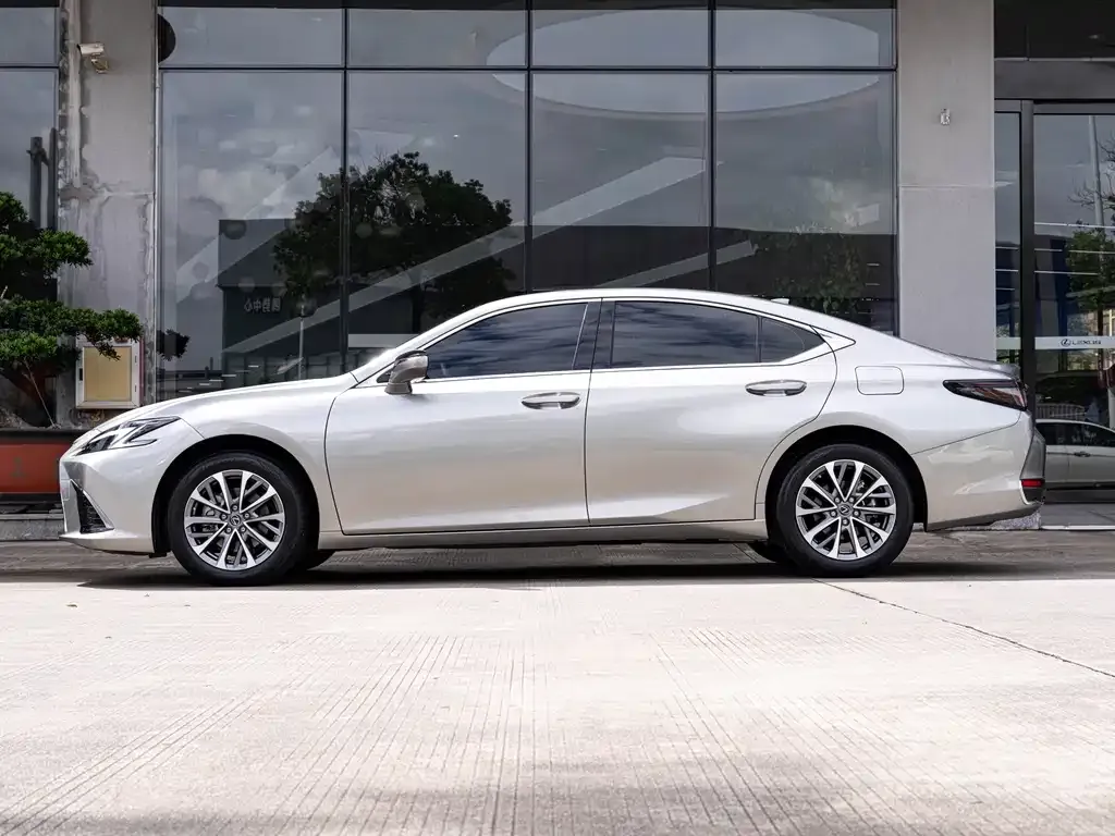 Lexus ES — фото 8