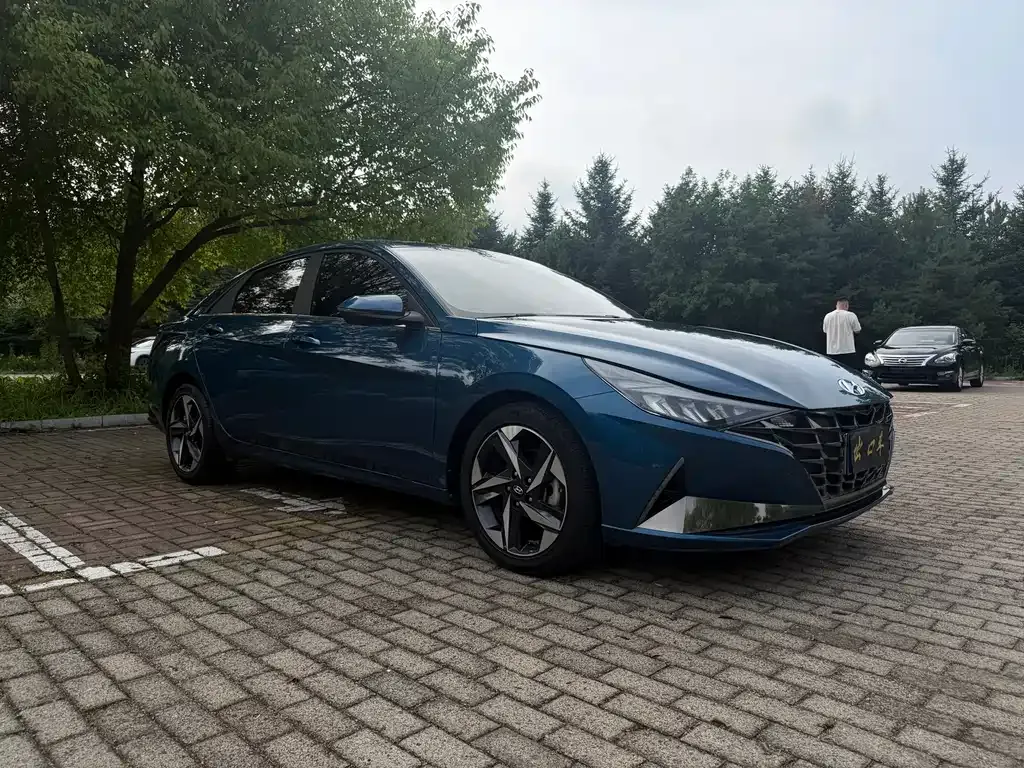 Hyundai Elantra — фото 3
