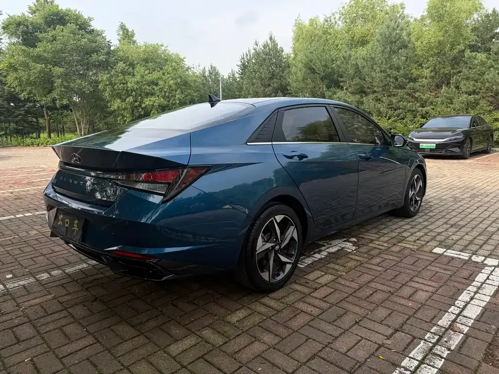Hyundai Elantra — фото 7
