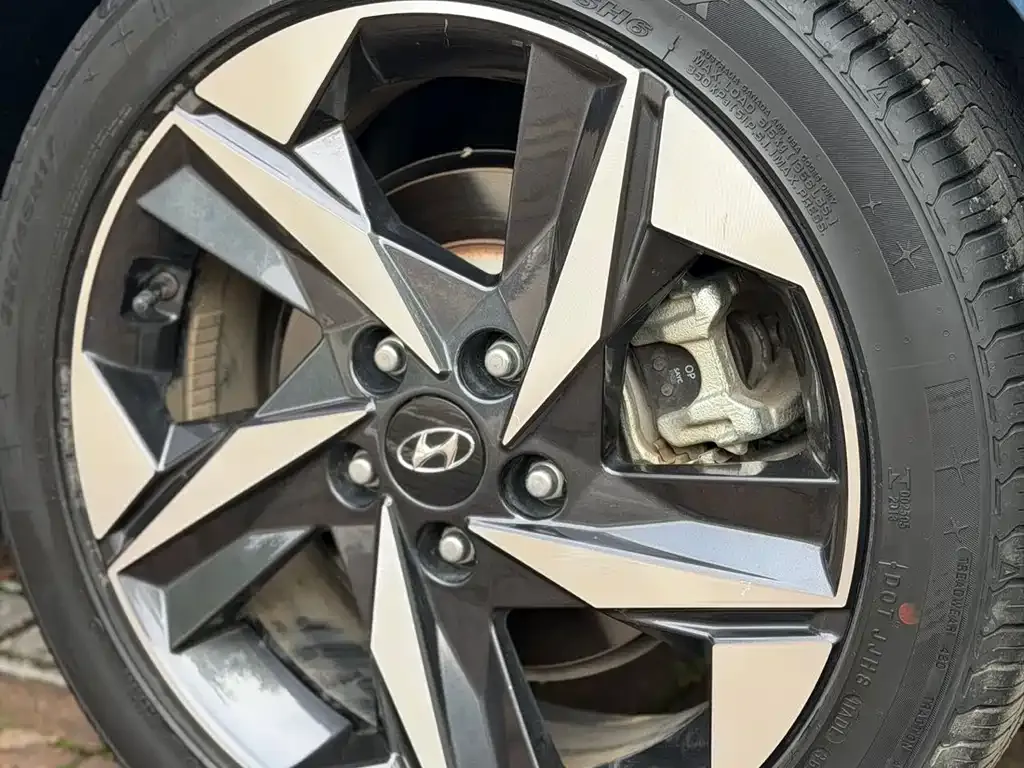 Hyundai Elantra — фото 2