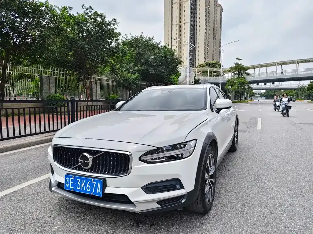 Volvo V90 — фото 1