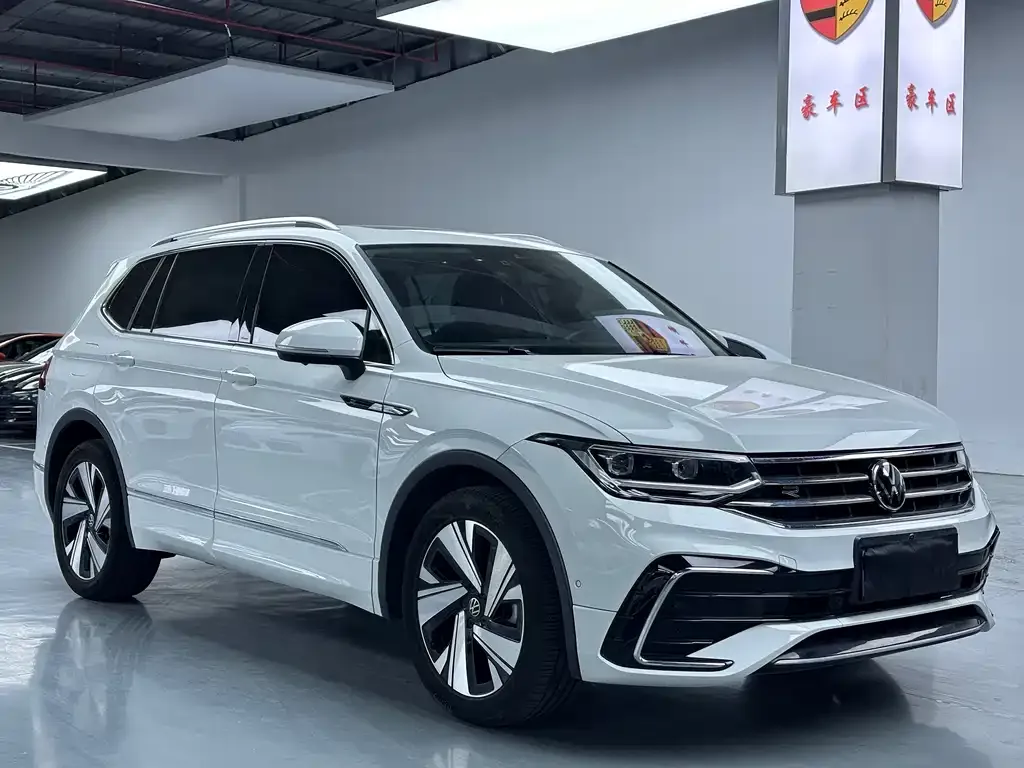 Volkswagen Tiguan L — фото 3