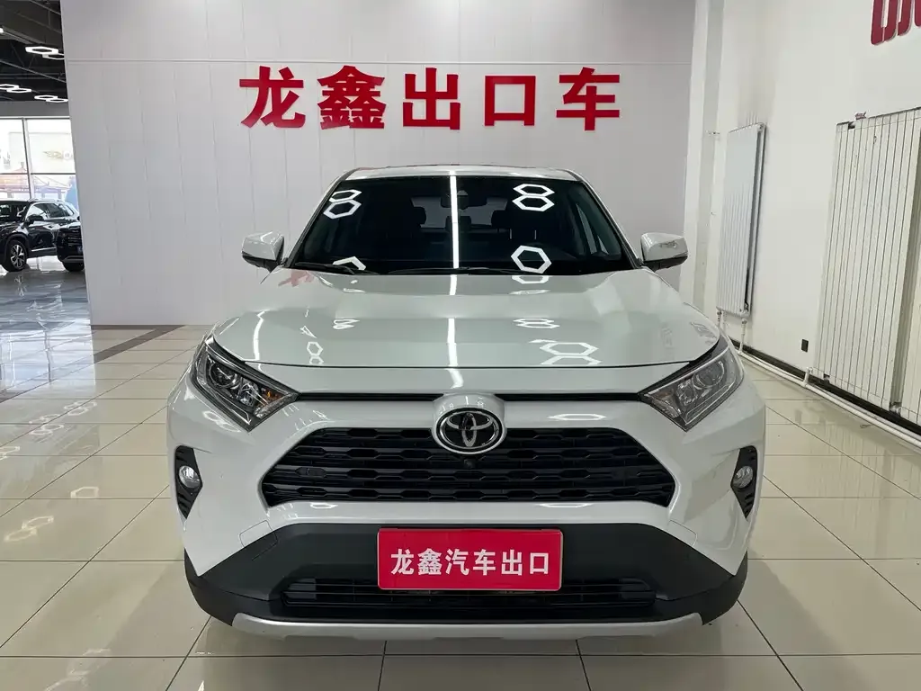 Toyota RAV4 — фото 1