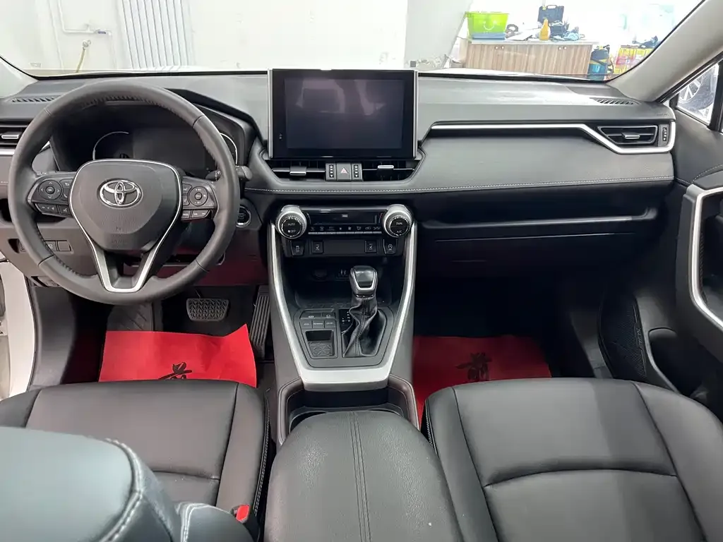 Toyota RAV4 — фото 8