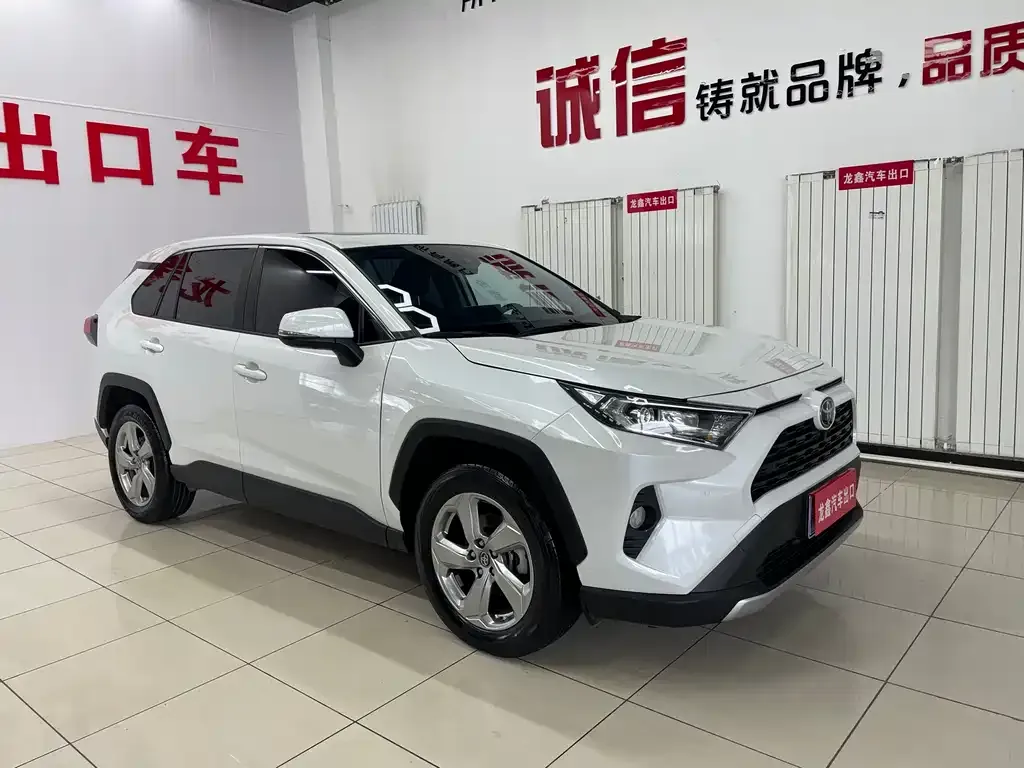 Toyota RAV4 — фото 7