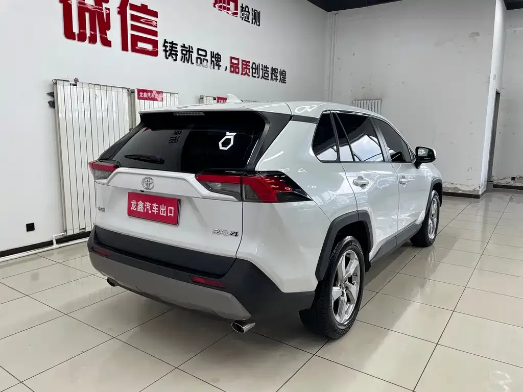 Toyota RAV4 — фото 6