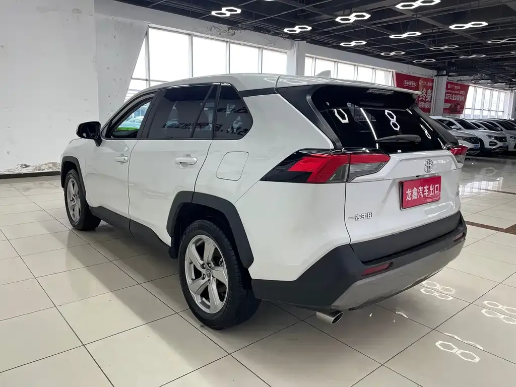 Toyota RAV4 — фото 2