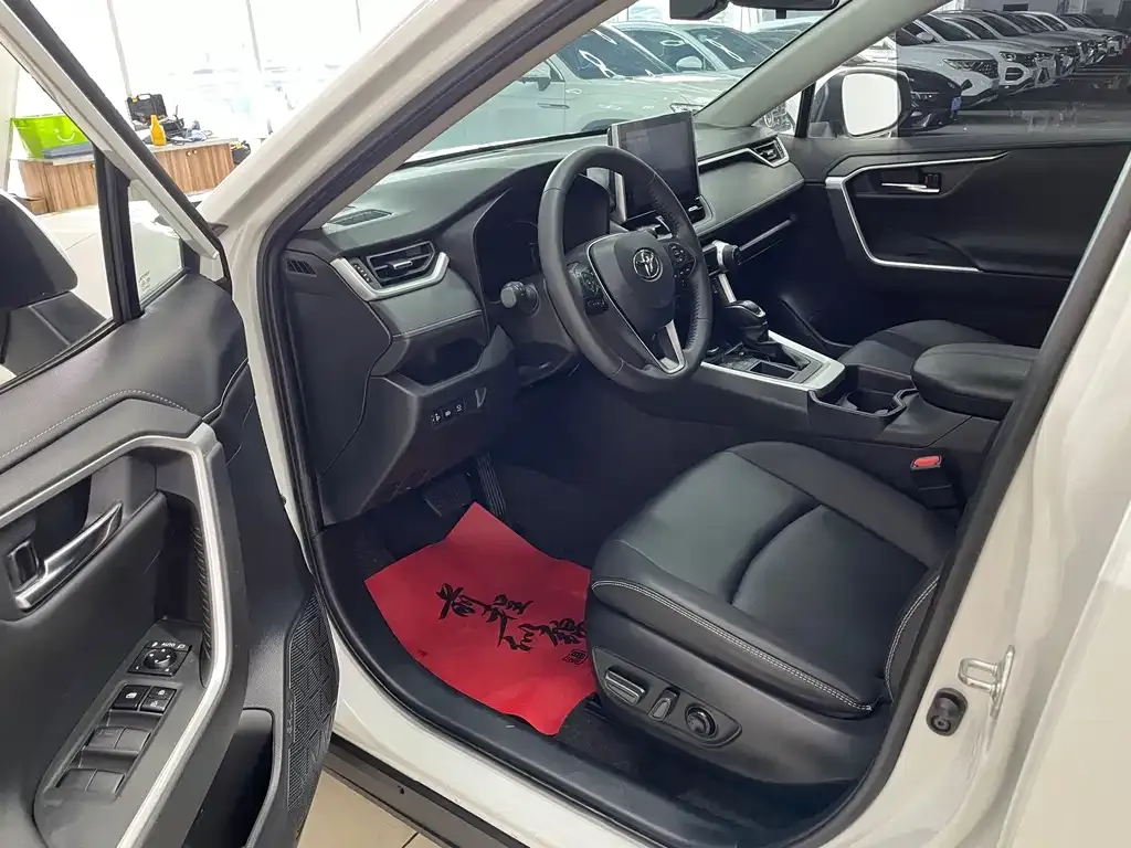 Toyota RAV4 — фото 3
