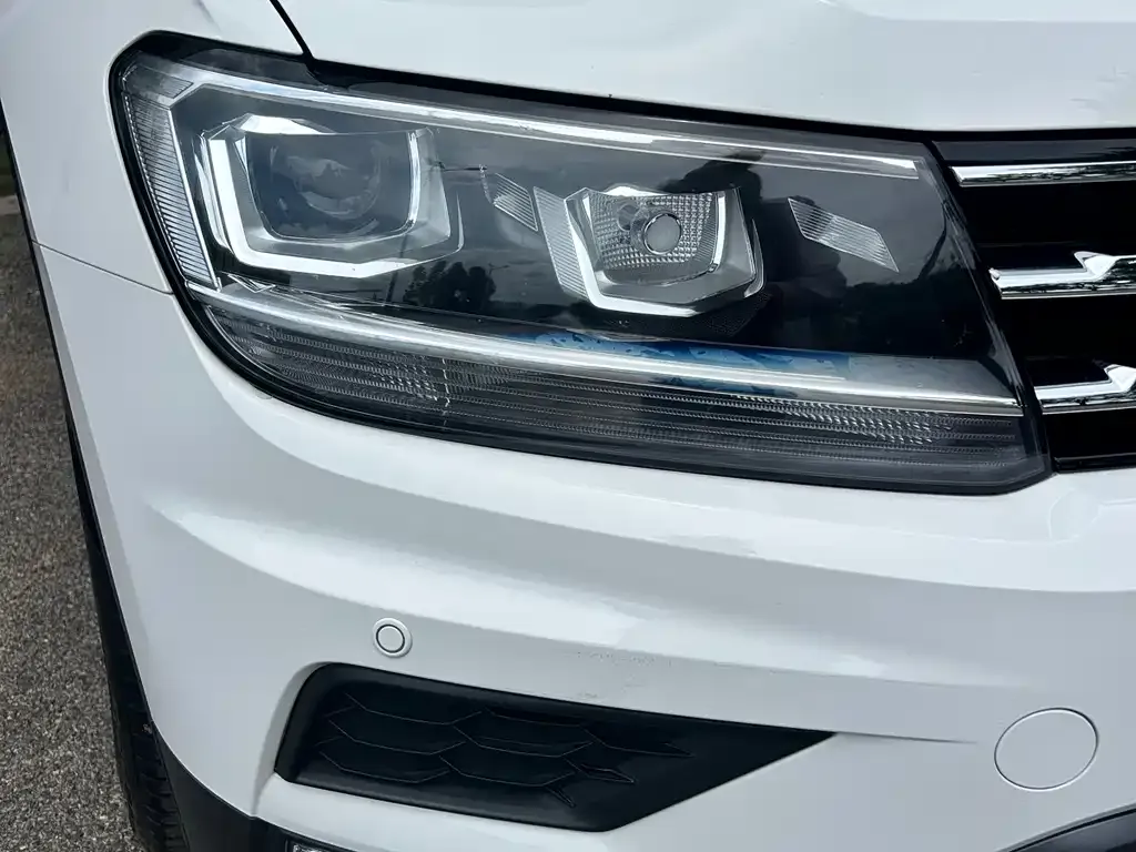 Volkswagen Tiguan L — фото 2