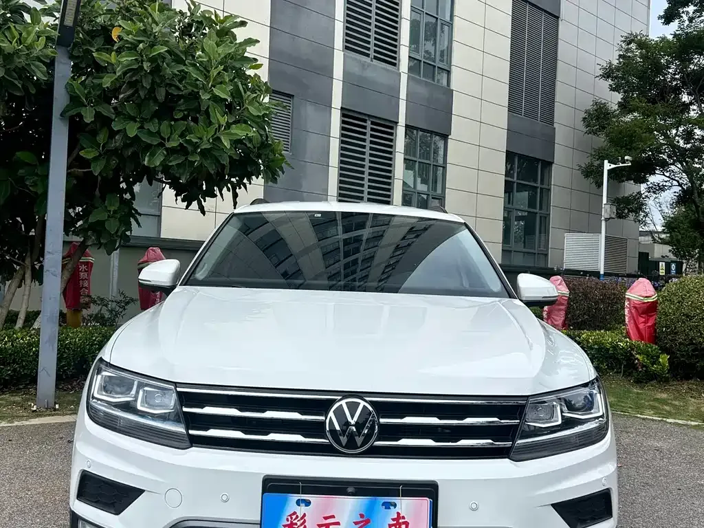 Volkswagen Tiguan L — фото 9