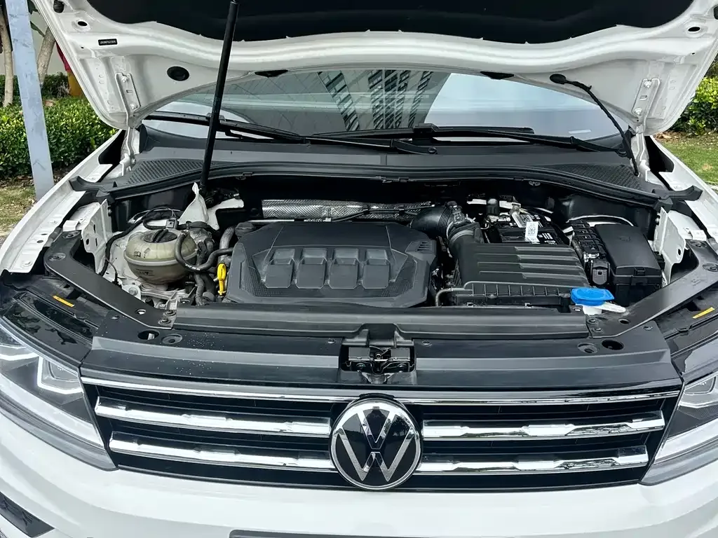 Volkswagen Tiguan L — фото 6