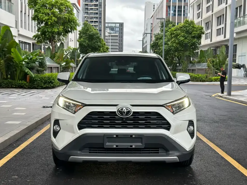 Toyota RAV4 — фото 6