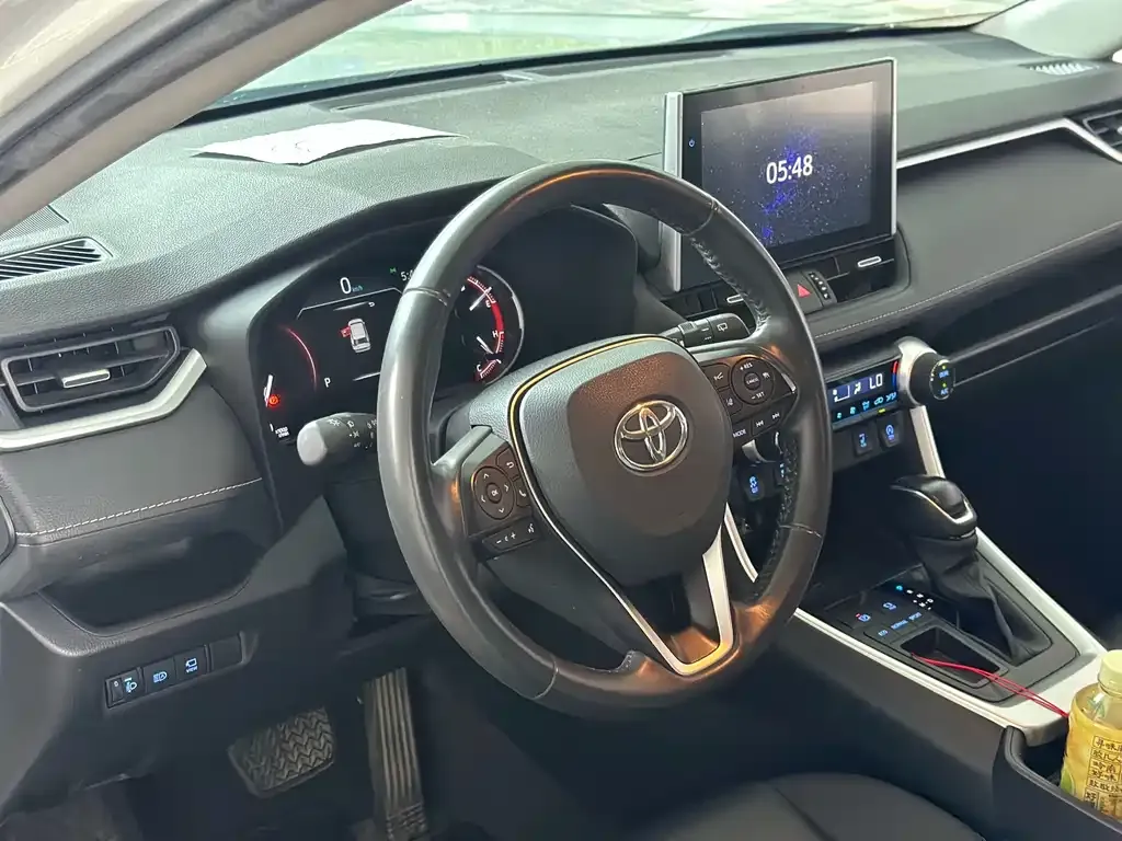 Toyota RAV4 — фото 2