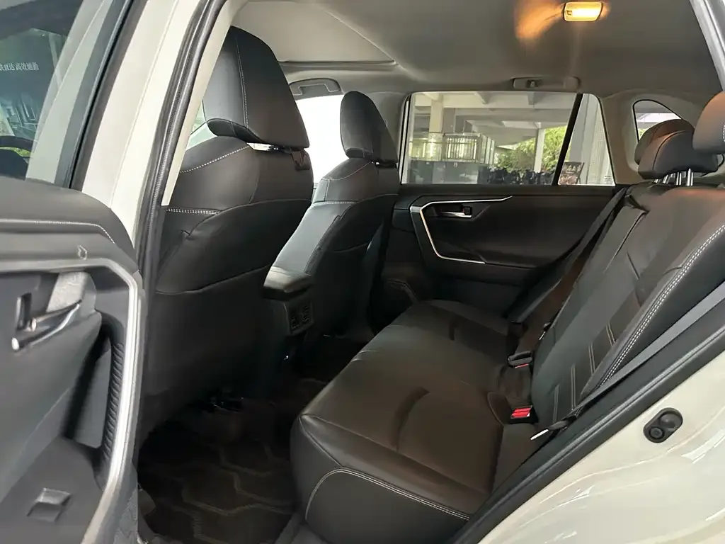 Toyota RAV4 — фото 3